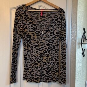 Charlotte Leopard Print V-Neck Long Sleeve Top